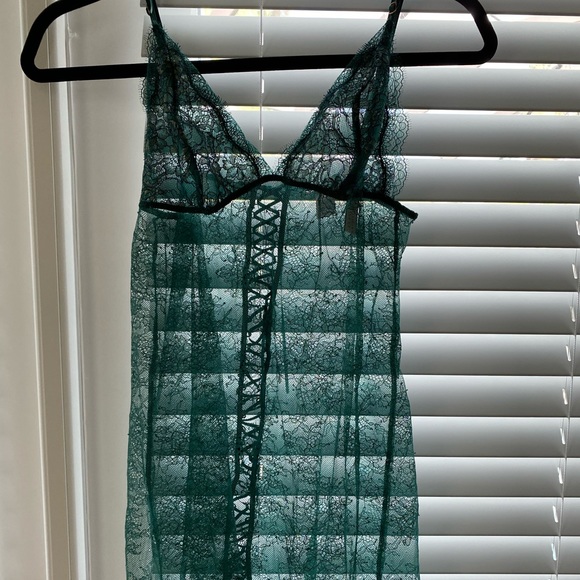 NWT Victoria’s Secret lace green slip - Picture 1 of 8